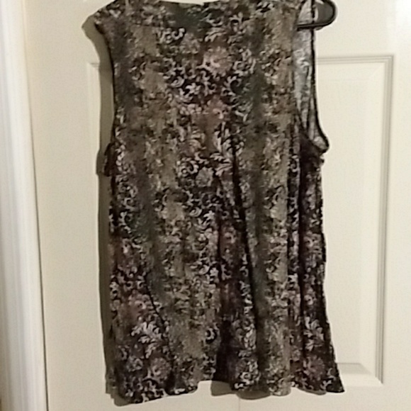 SOLD!!Beautiful top Size 2xl - Picture 3 of 5